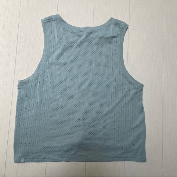 lululemon seafoam cropped train to be tank, size 4 - Picture 2 of 5
